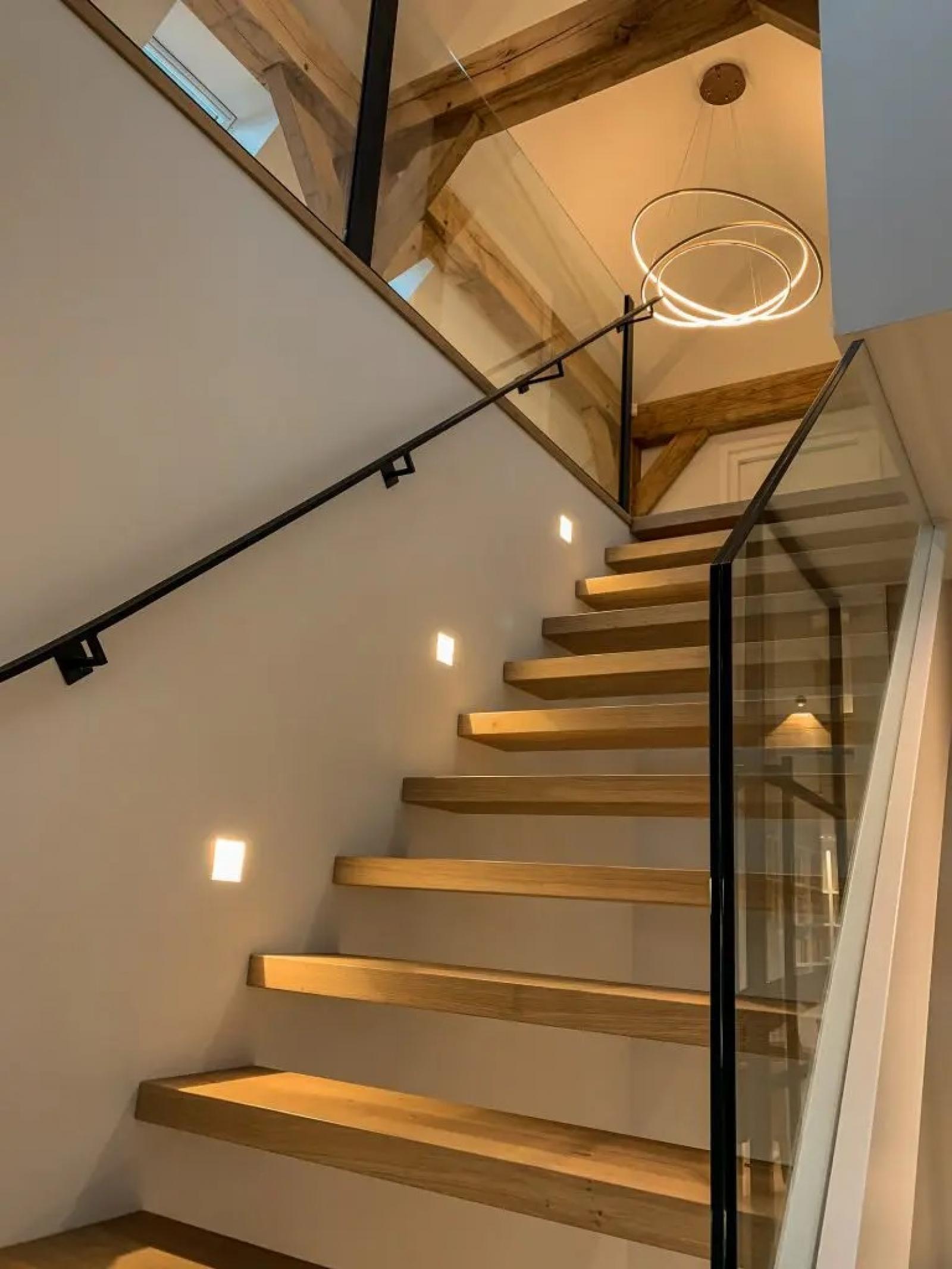 Stalen trapleuning en glas